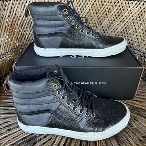 Vans water resistant Off The Wall Unisex Hi Top Black Pebble Leather